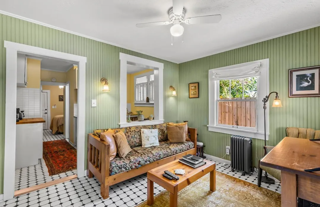 Charming 1923 Cottage At Erehwon Retreat-1